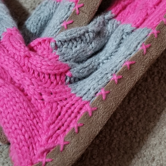 SOLD-Warm+Cozy-VICTORIA'S SECRET Pink Grey Striped Pom Knitted MukLuk Slippers - Picture 3 of 8